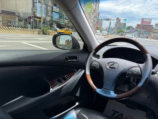 Lexus  ES 【天窗、定速、雙電動冷熱通風椅、超低里  第11張相片