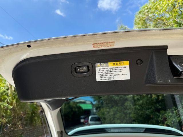 Luxgen  U6 Turbo  第17張相片