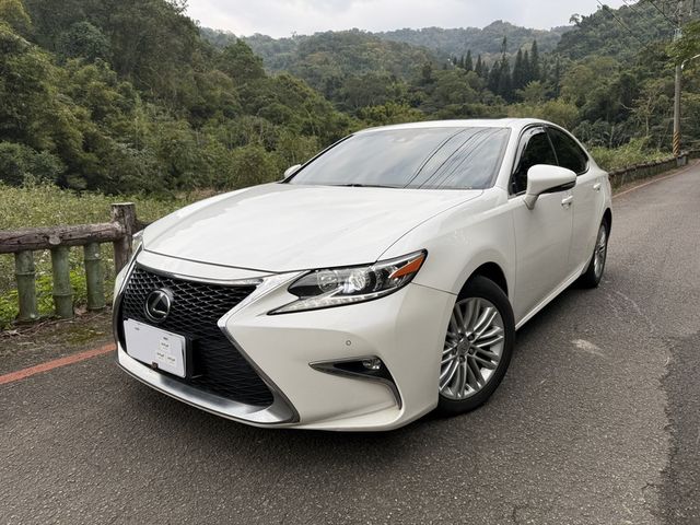 Lexus  ES200  第1張相片