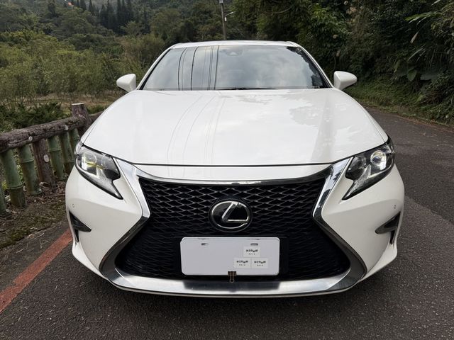 Lexus  ES200  第2張相片