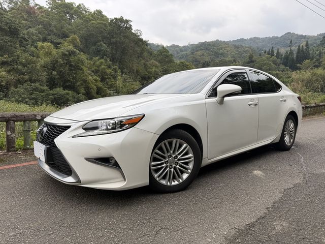 Lexus  ES200  第3張相片