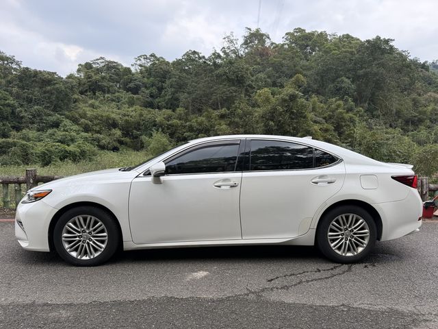 Lexus  ES200  第4張相片