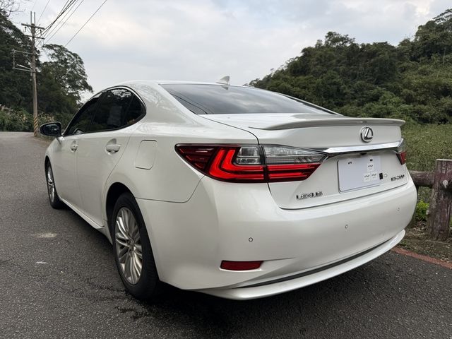 Lexus  ES200  第5張相片