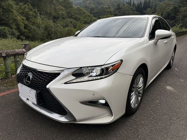 Lexus  ES200  第13張相片