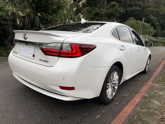 Lexus  ES200  第15張相片