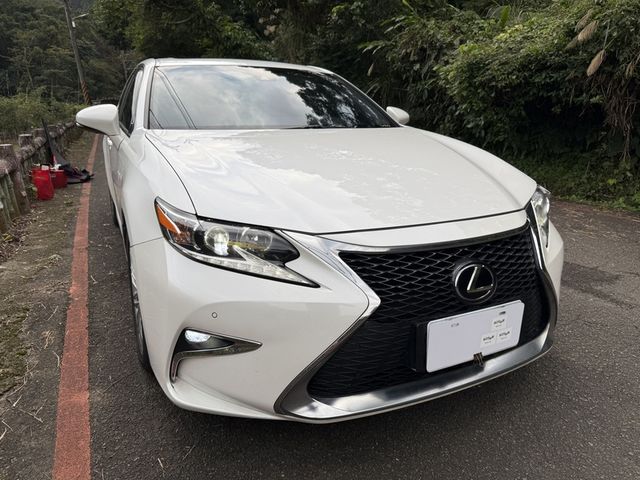 Lexus  ES200  第16張相片