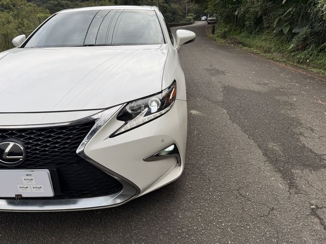 Lexus  ES200  第17張相片