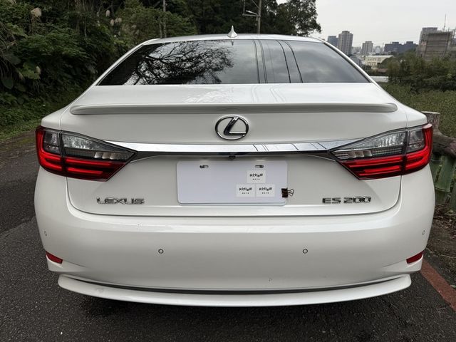 Lexus  ES200  第18張相片