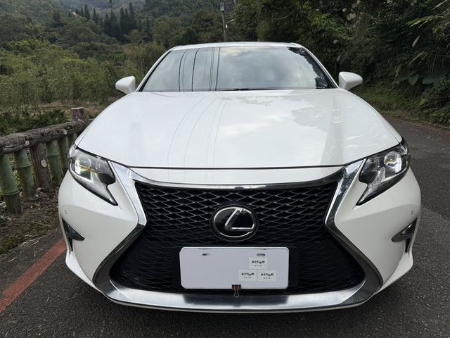 Lexus  ES200  第19張相片