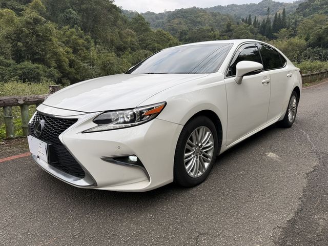 Lexus  ES200  第20張相片