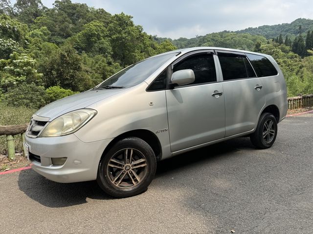 Toyota  Innova  第3張相片