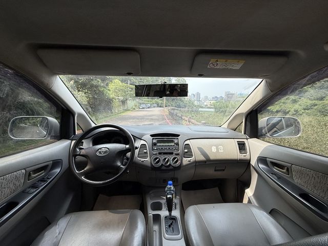 Toyota  Innova  第7張相片