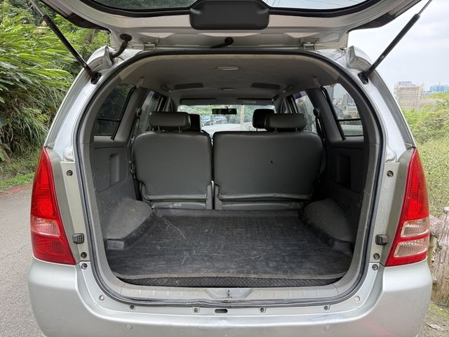 Toyota  Innova  第10張相片