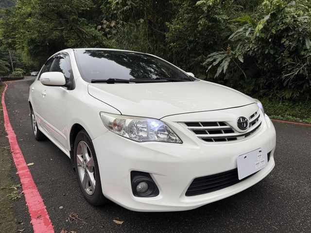Toyota  Altis 【省油好開｜天窗｜定速、恆溫｜七速｜原鈑件｜抬頭顯示器｜代步首  第3張相片