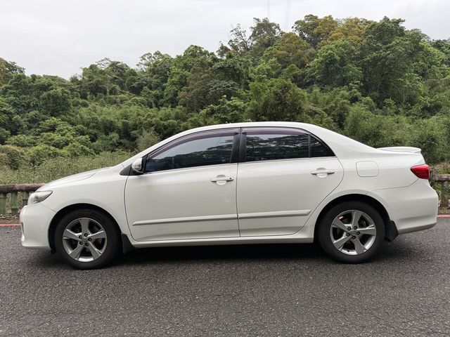 Toyota  Altis 【省油好開｜天窗｜定速、恆溫｜七速｜原鈑件｜抬頭顯示器｜代步首  第8張相片