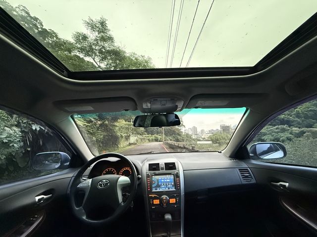 Toyota  Altis 【省油好開｜天窗｜定速、恆溫｜七速｜原鈑件｜抬頭顯示器｜代步首  第10張相片