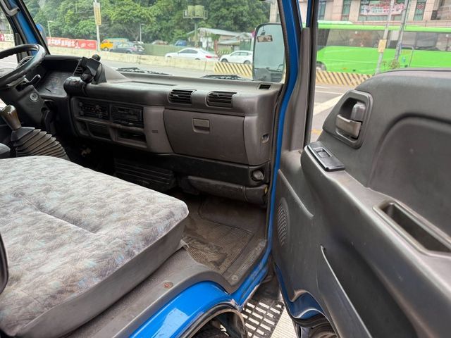Isuzu  Elf(一路發) 【ELF 蓬式貨車｜升降尾門｜低里程｜原鈑件｜工作好幫  第3張相片