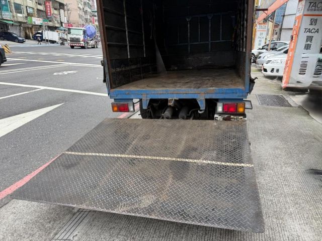 Isuzu  Elf(一路發) 【ELF 蓬式貨車｜升降尾門｜低里程｜原鈑件｜工作好幫  第5張相片