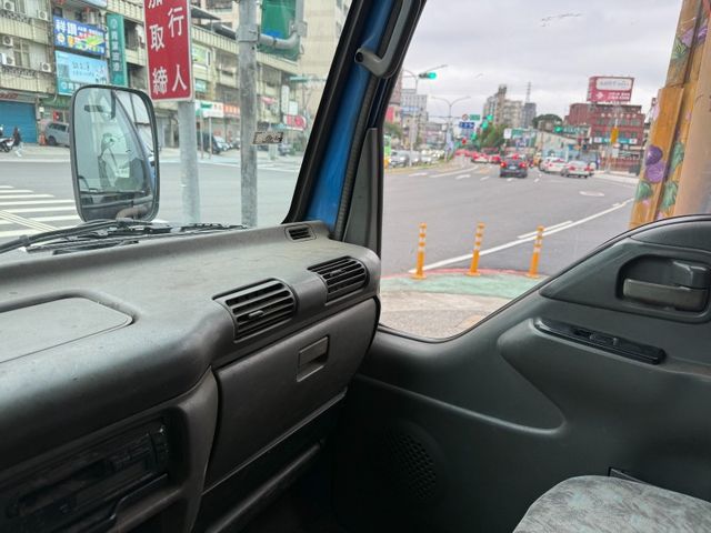 Isuzu  Elf(一路發) 【ELF 蓬式貨車｜升降尾門｜低里程｜原鈑件｜工作好幫  第12張相片
