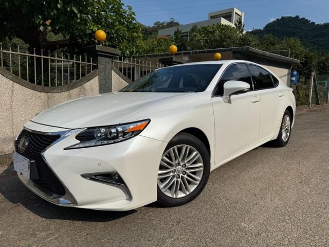 Lexus  ES  第2張相片