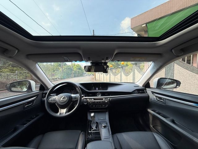 Lexus  ES  第11張相片