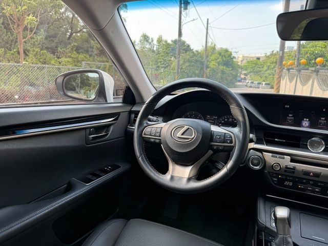 Lexus  ES  第12張相片