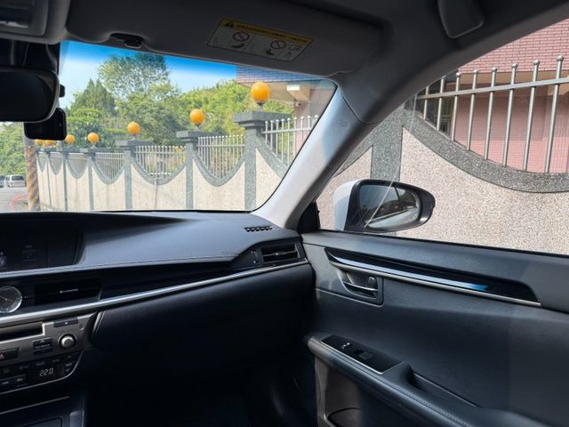 Lexus  ES  第13張相片