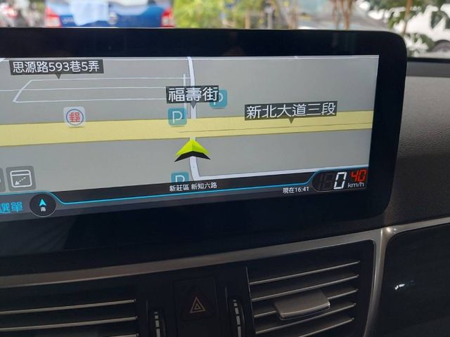 Mercedes-Benz/賓士   E-CLASS  E250  第13張相片