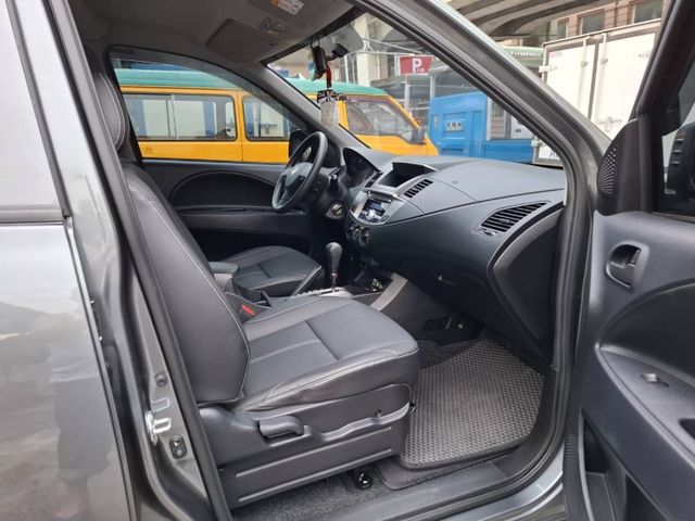 Mitsubishi  Zinger  第19張相片
