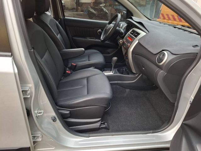Nissan  Livina  第13張相片