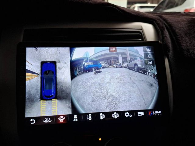 Nissan  Livina  第12張相片