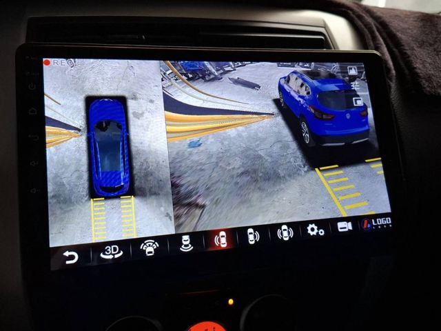 Nissan  Livina  第14張相片