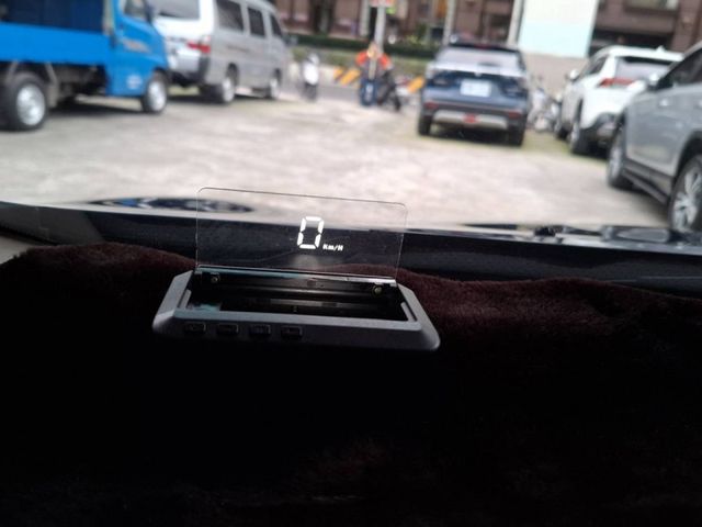 Nissan  Livina  第35張相片