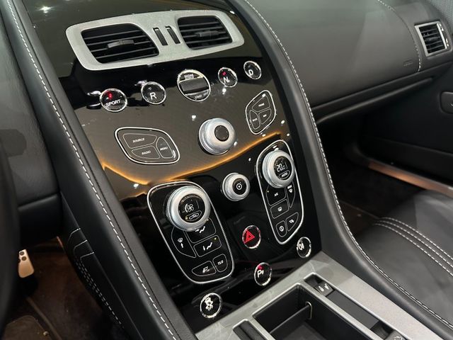 Aston Martin Vantage  第1張相片