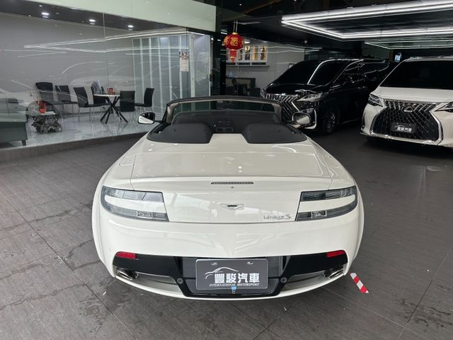 Aston Martin Vantage  第8張相片