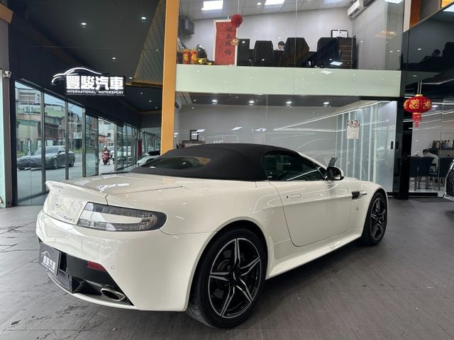 Aston Martin Vantage  第11張相片