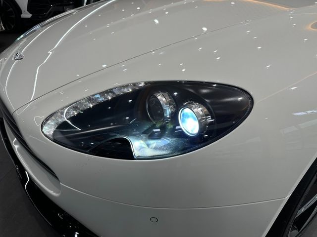 Aston Martin Vantage  第12張相片