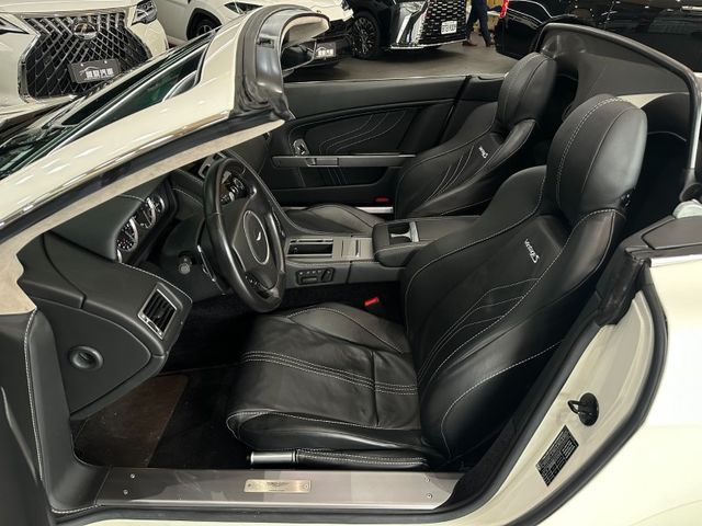Aston Martin Vantage  第16張相片