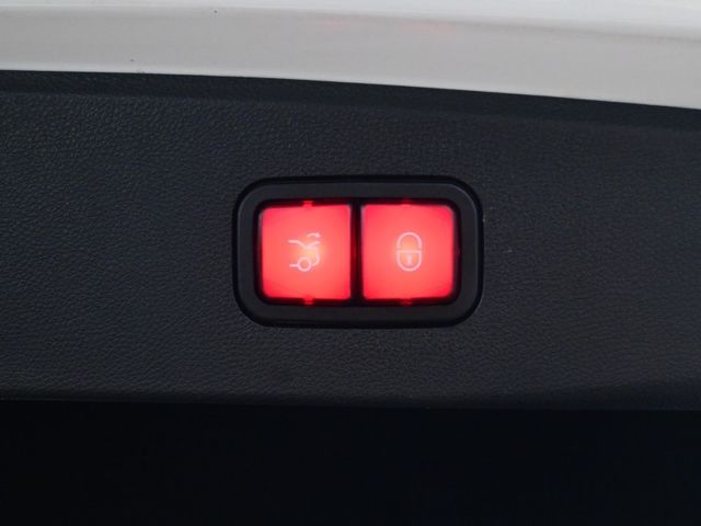 Mercedes-Benz/賓士 E-CLASS  第8張相片