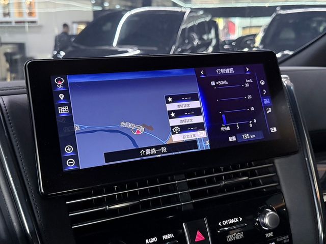 Lexus LM  第1張相片