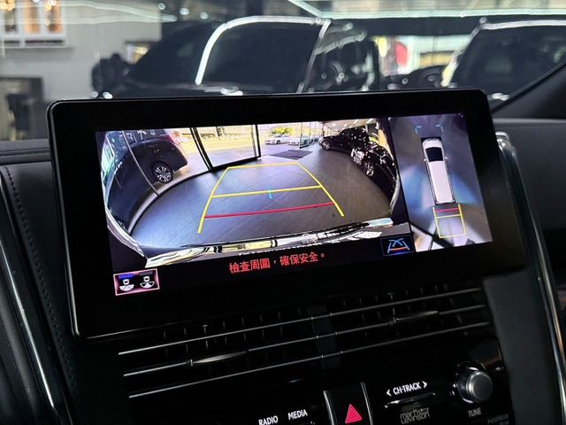 Lexus LM  第2張相片