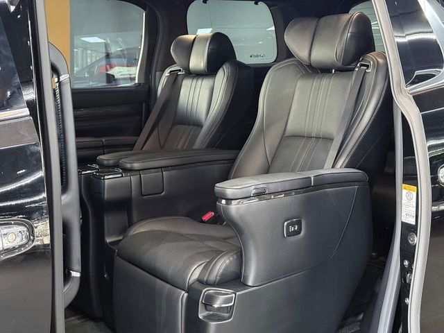 Lexus LM  第9張相片