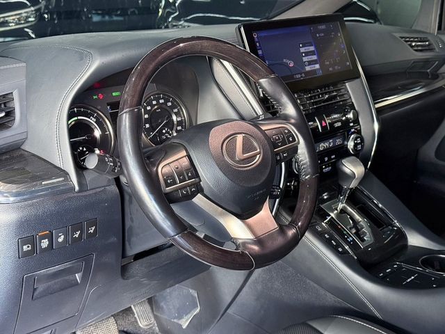Lexus LM  第14張相片