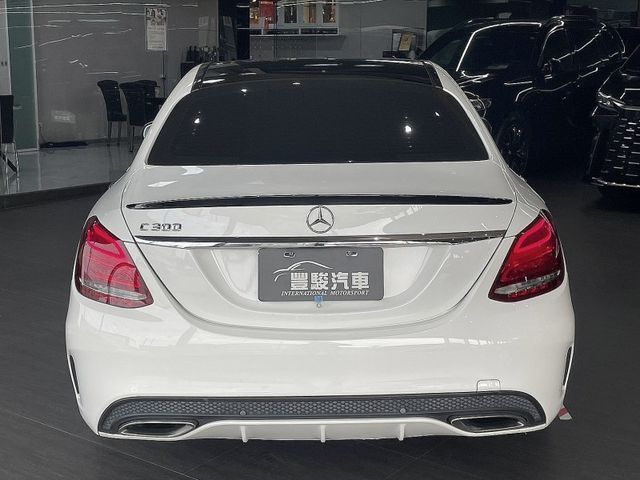 Mercedes-Benz/賓士 C300  第9張相片