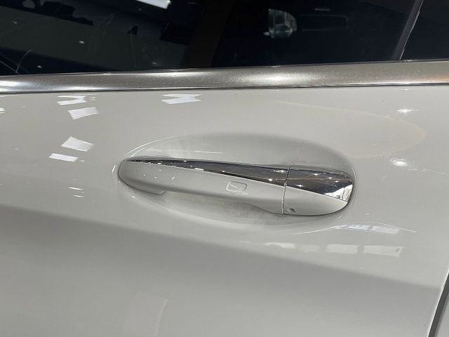 Mercedes-Benz/賓士 C300  第19張相片