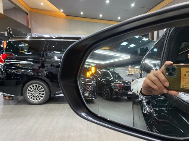 Lexus LM  第3張相片