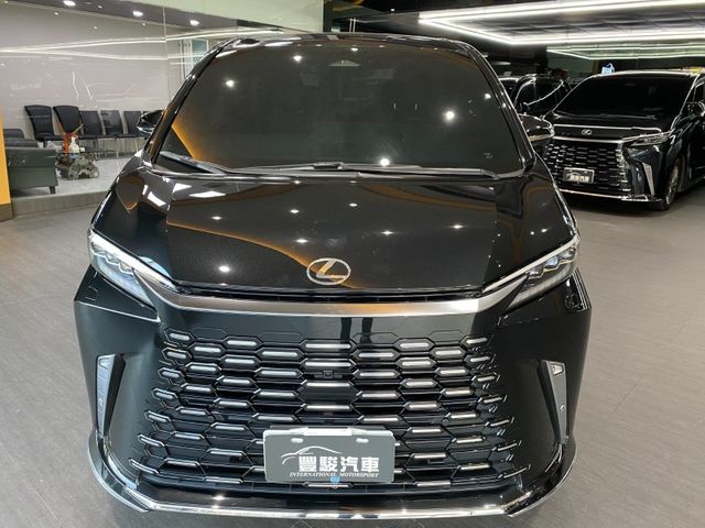 Lexus LM  第5張相片