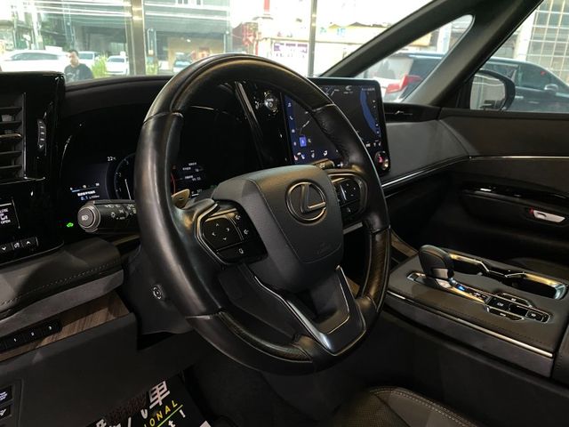 Lexus LM  第14張相片