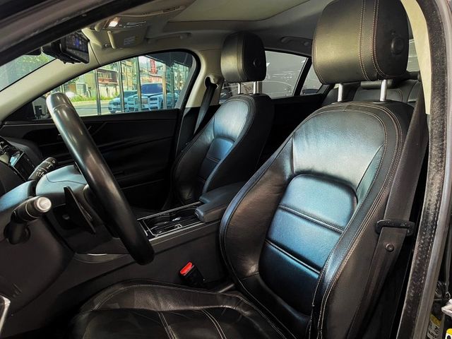 Jaguar XF  第9張相片