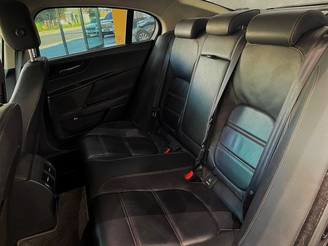 Jaguar XF  第10張相片